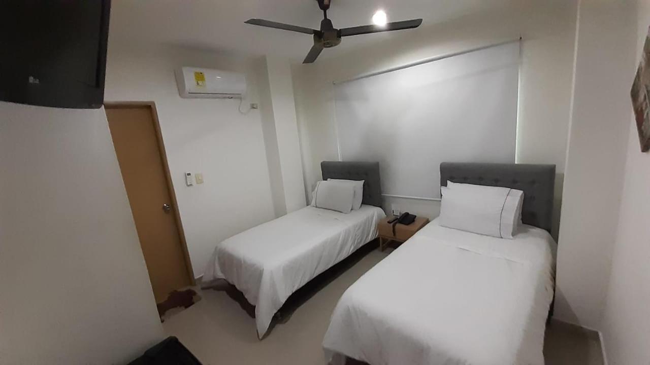 Onoma Hotel Lorica Bagian luar foto